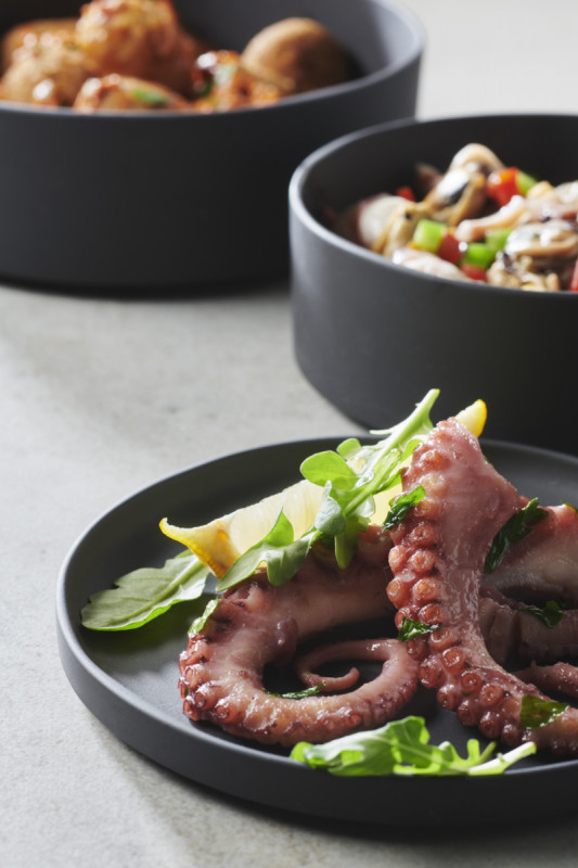 Assiette à bord droit rond noir porcelaine culinaire Ø 14 cm Caractère Revol
